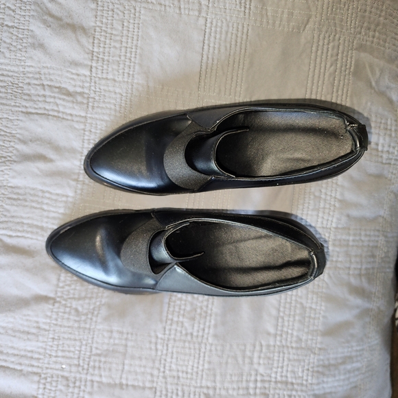 Elegant Black Heels - Picture 2 of 4